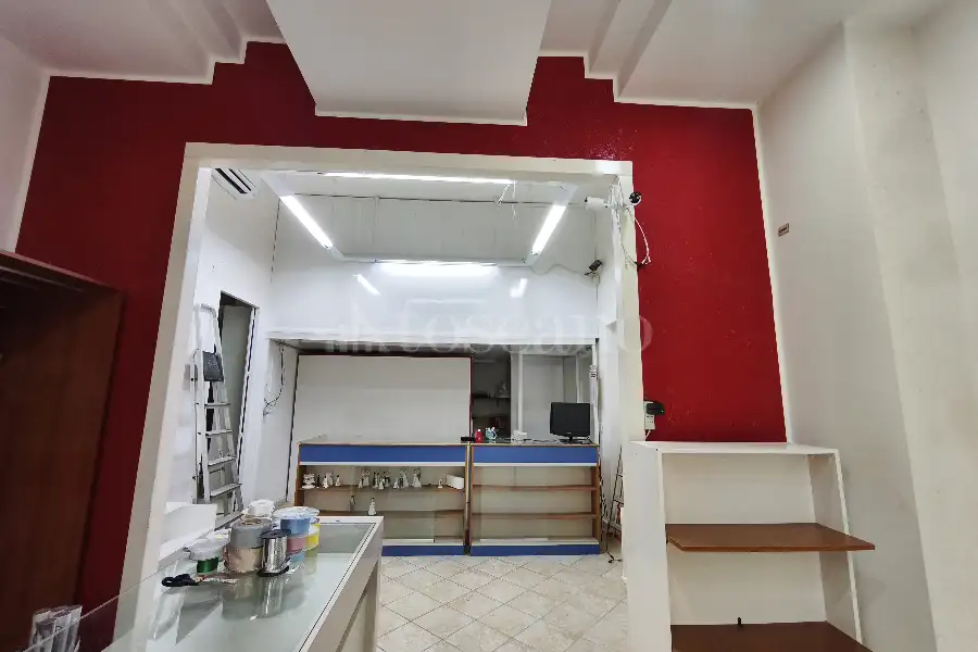 Negozio in affitto di 103 mq a €1.200 (rif. 10/2026)