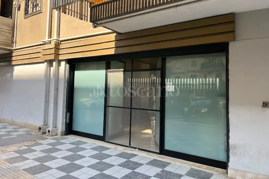 Negozio in affitto di 120 mq a €950 (rif. 35/2026)