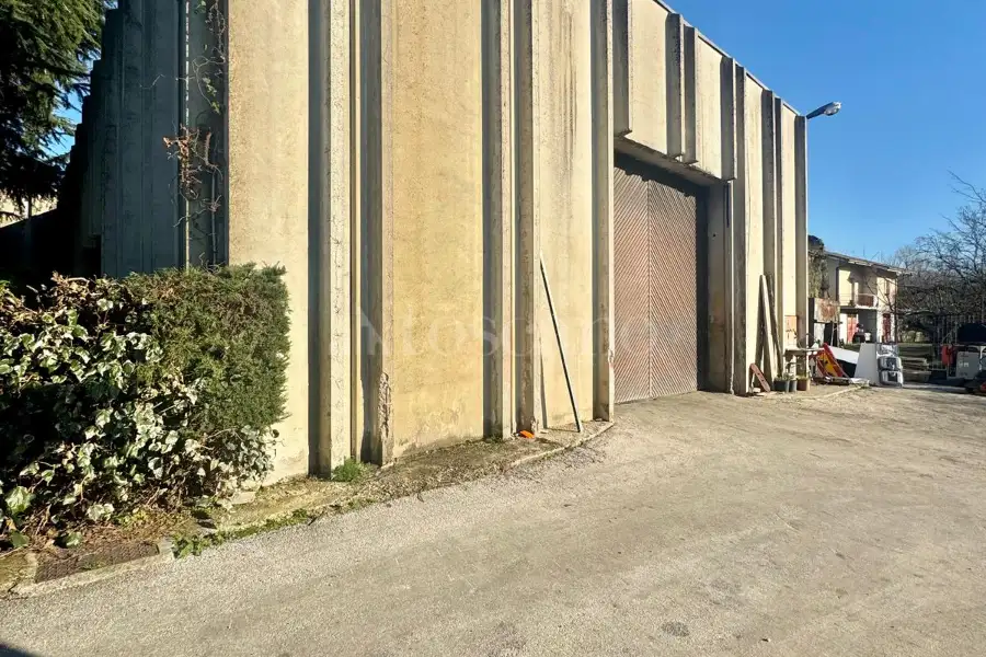 Capannone in affitto di 700 mq a €2.600 (rif. 72/2026)