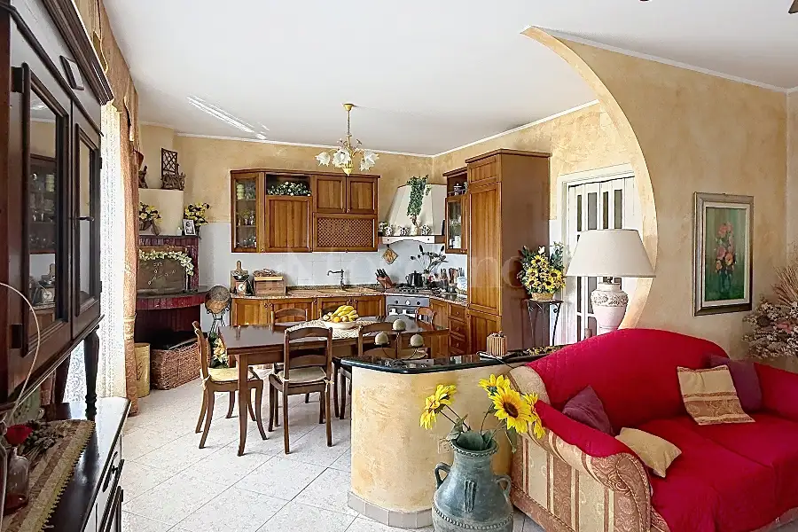 Casale in vendita di 560 mq a €380.000 (rif. 221/2026)