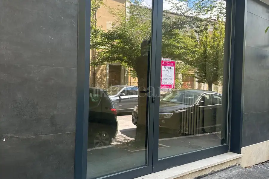 Negozio in affitto di 500 mq a €4.000 (rif. 27/2025)