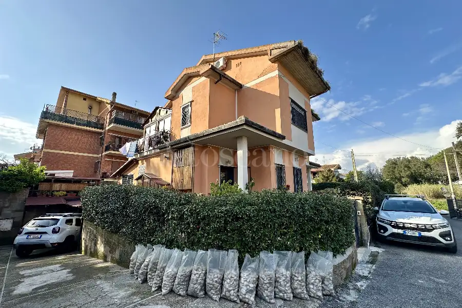 Villa Bifamiliare in vendita di 210 mq a €275.000 (rif. 27/2026)