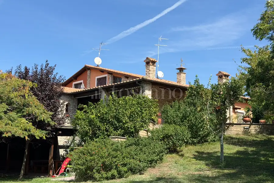Villa Bifamiliare in vendita di 400 mq a €829.000 (rif. 33/2026)