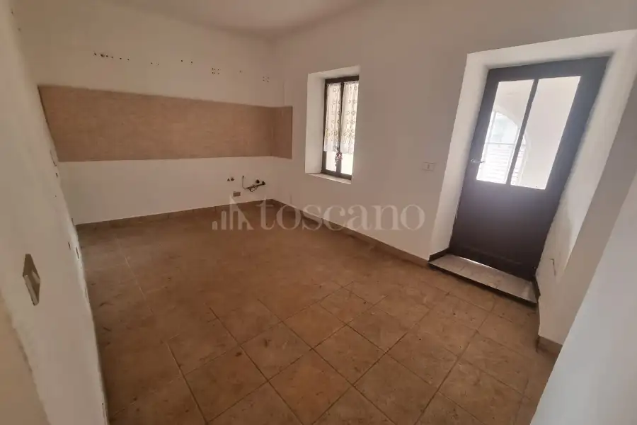 Casa Indipendente in vendita di 300 mq a €105.000 (rif. 36/2026)