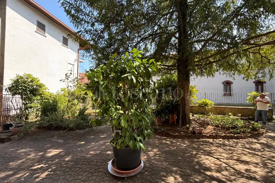 Casale in vendita di 840 mq a €650.000 (rif. 38/2026)