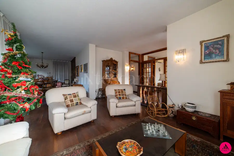 Casa Indipendente in vendita di 370 mq a €380.000 (rif. 8/2026)