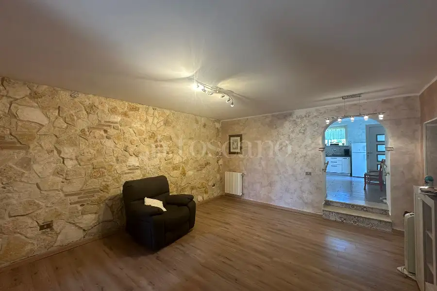 Villa Bifamiliare in vendita di 250 mq a €169.000 (rif. 13/2026)