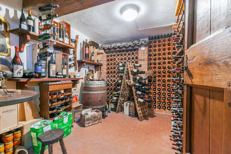 Villa Bifamiliare in vendita di 680 mq a €2.580.000 (rif. 24/2025)