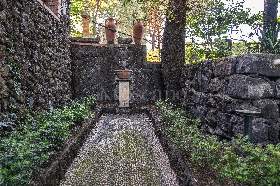 Villa in vendita di 1.200 mq a €4.250.000 (rif. 61/2026)