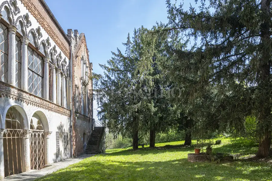 Casale in vendita di 1.000 mq a €1.150.000 (rif. 5/2026)