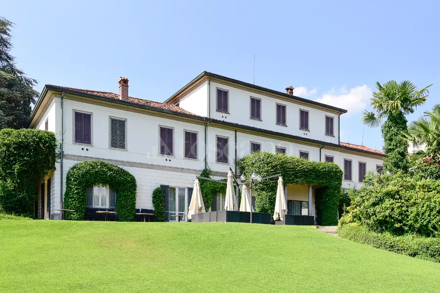 Albergo in vendita di 2.300 mq a €4.500.000 (rif. 39/2026)