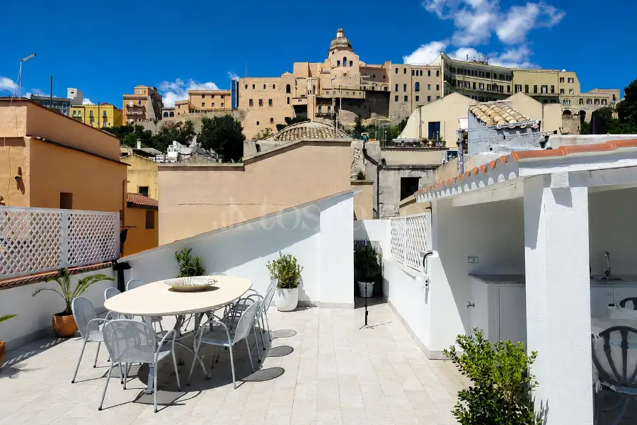 Palazzo in vendita di 210 mq a €950.000 (rif. 36/2026)