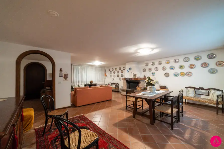 Villino a Schiera in vendita di 310 mq a €440.000 (rif. 53/2026)