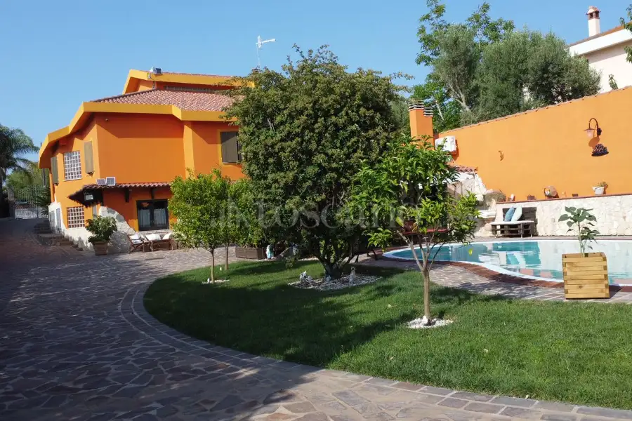 Casa Indipendente in vendita di 330 mq a €590.000 (rif. 82/2025)