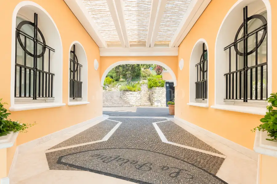 Villa in vendita di 1.300 mq trattativa riservata (rif. 38/2024)