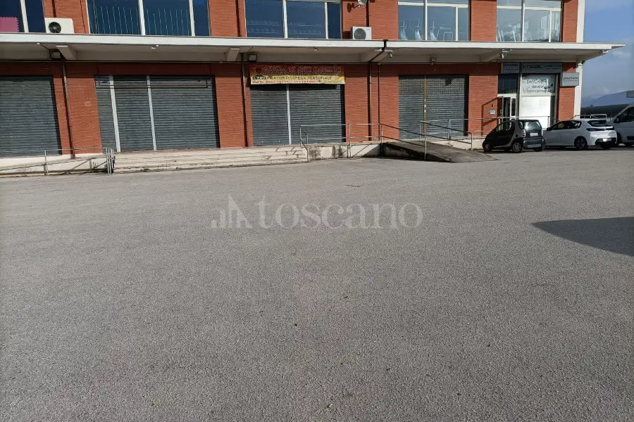 Negozio in affitto di 3.000 mq a €3.500 (rif. 123/2024)