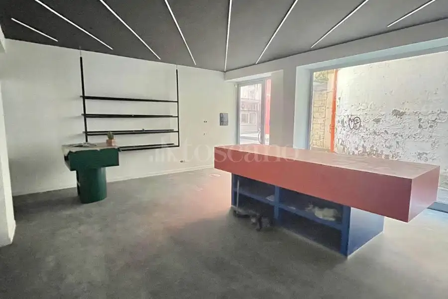 Negozio in affitto di 60 mq a €700 (rif. 162/2026)