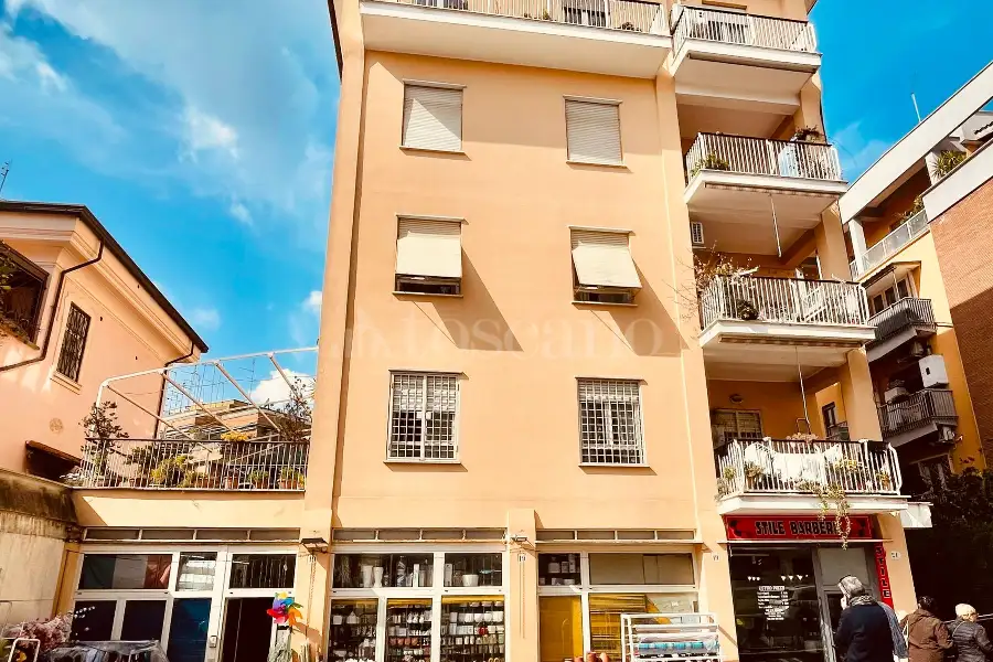 Negozio in vendita di 109 mq a €299.000 (rif. 15/2026)