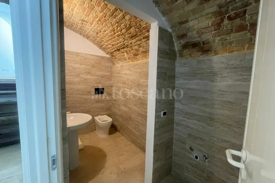 Negozio in affitto di 230 mq a €3.500 (rif. 116/2025)
