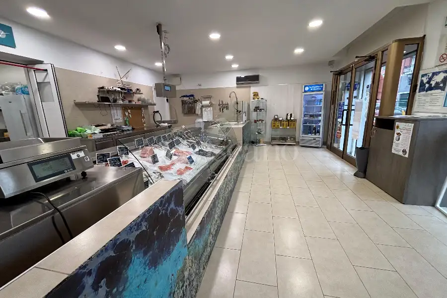 Negozio in vendita di 97 mq a €270.000 (rif. 22/2024)