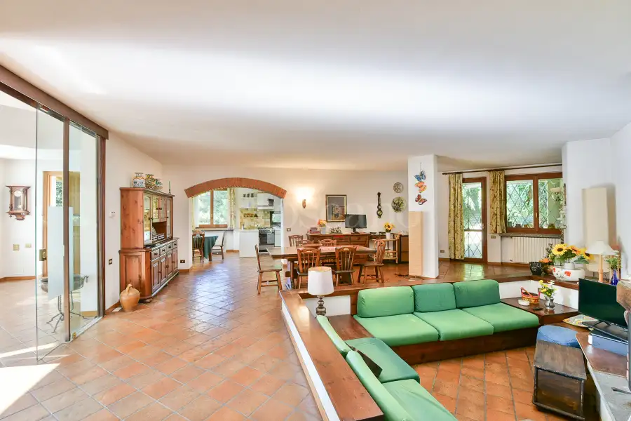 Villa in vendita di 660 mq a €790.000 (rif. 26/2025)
