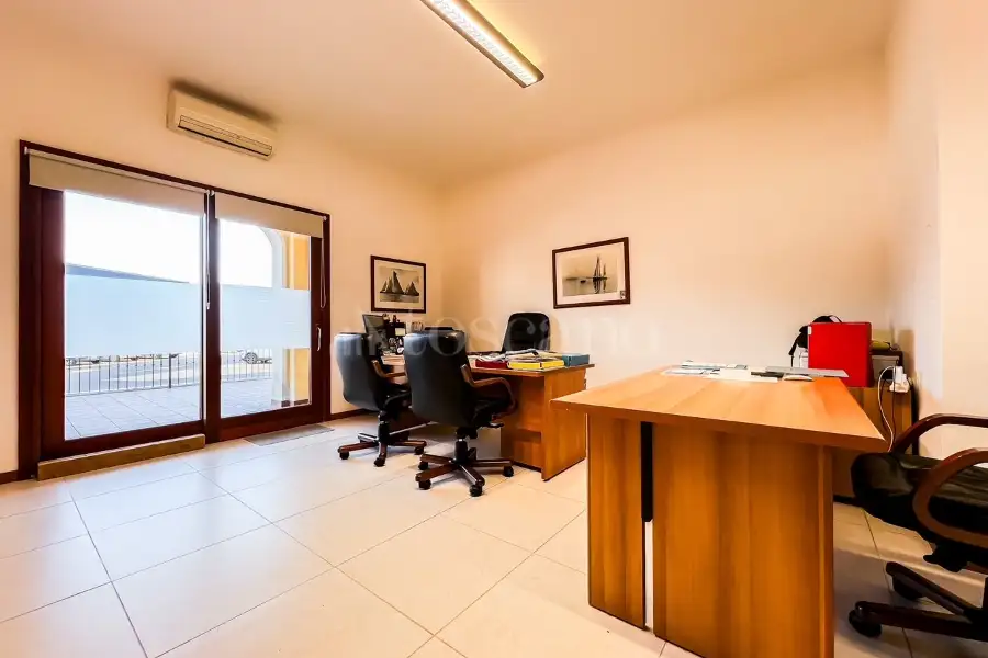 Ufficio in vendita di 89 mq a €205.000 (rif. 21/2025)