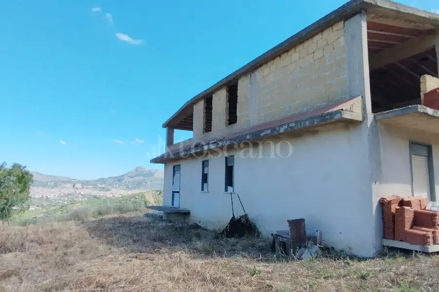 Villa in vendita di 230 mq a €97.000 (rif. 11/2025)