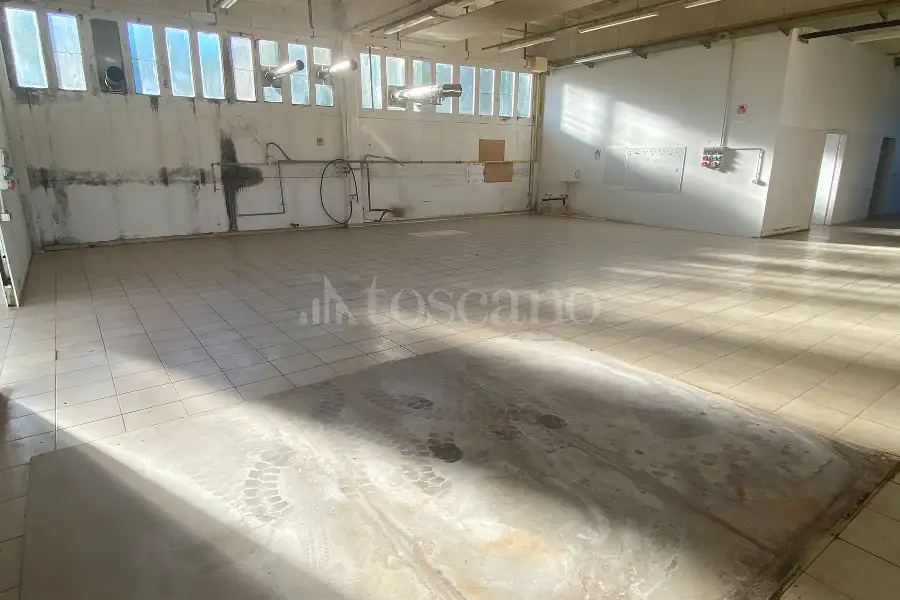 Capannone in affitto di 390 mq a €1.500 (rif. 174/2026)
