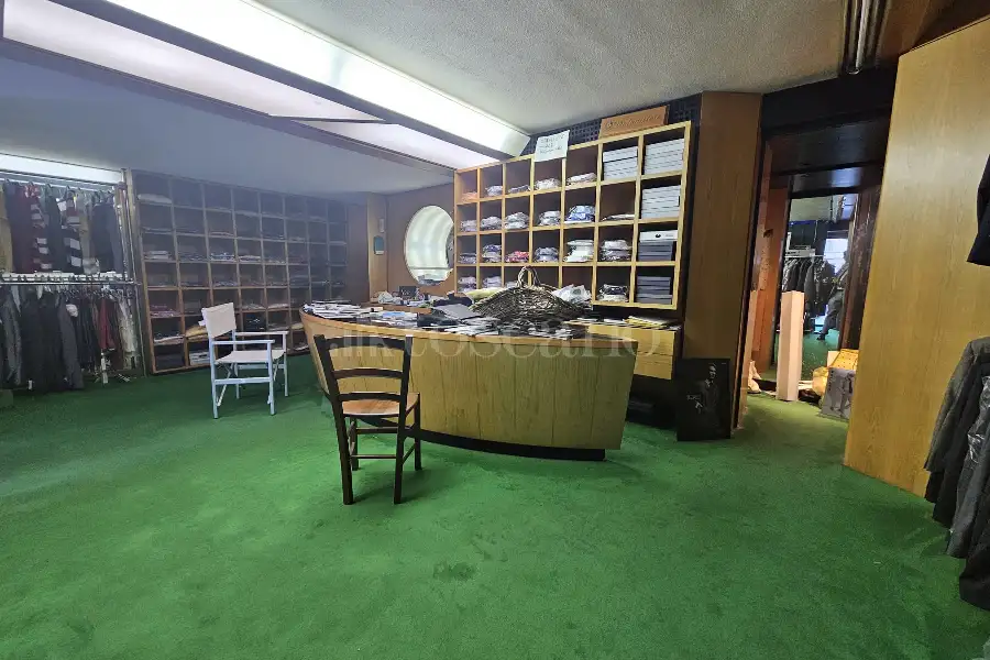 Negozio in vendita di 85 mq a €273.000 (rif. 90/2026)
