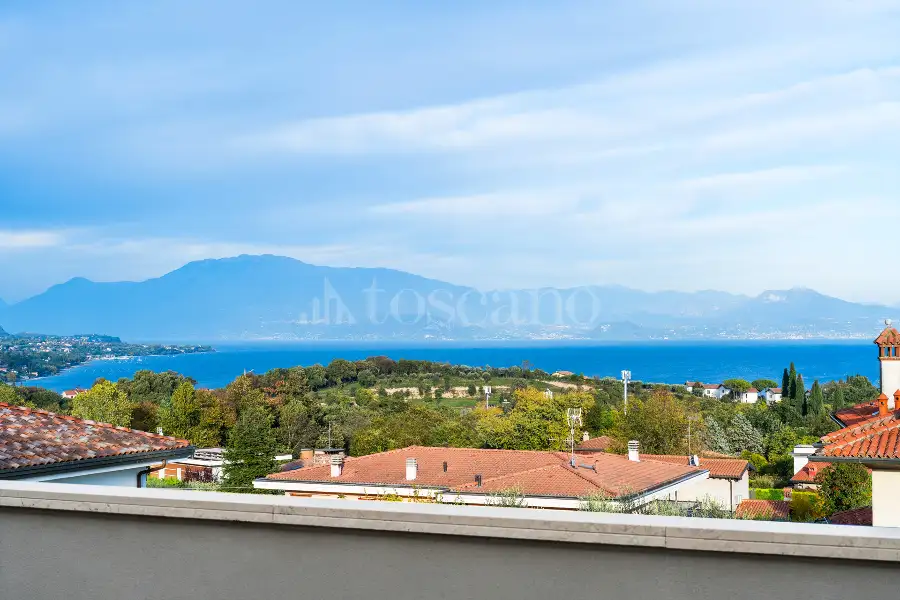 Attico in vendita di 250 mq a €680.000 (rif. 56/2026)