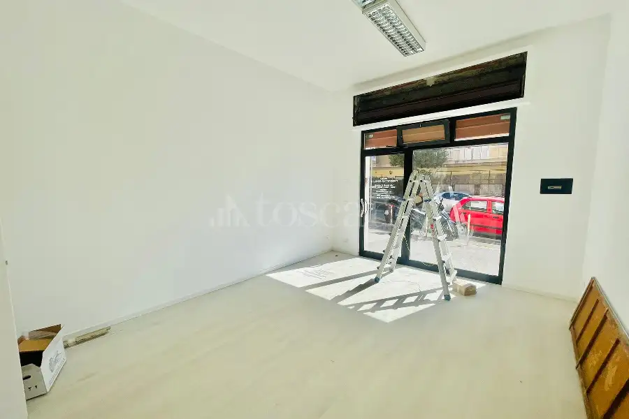 Negozio in affitto di 30 mq a €850 (rif. 50/2025)