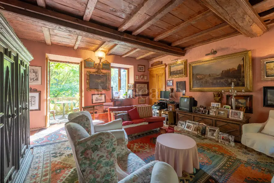 Casa Indipendente in vendita di 284 mq a €650.000 (rif. 41/2025)