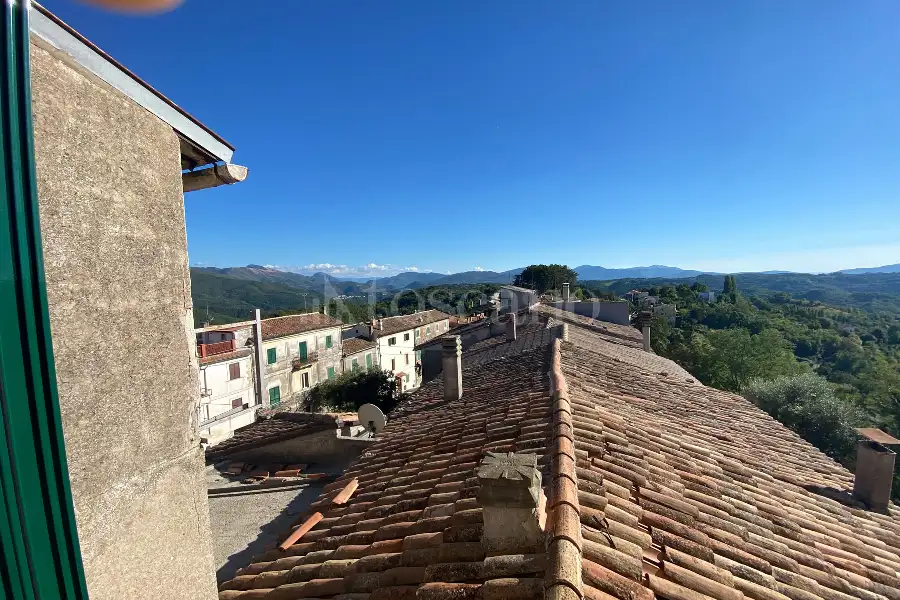 Palazzo in vendita di 250 mq a €75.000 (rif. 7/2025)