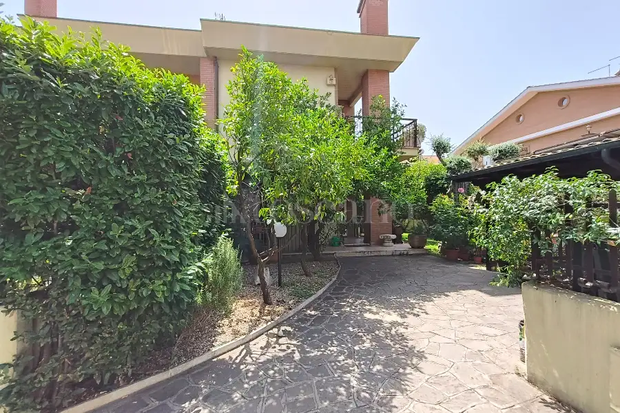 Villa Plurifamiliare in vendita di 210 mq a €585.000 (rif. 56/2026)