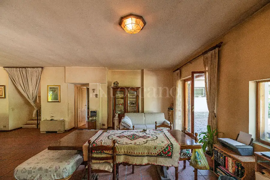 Villa Bifamiliare in vendita di 270 mq a €390.000 (rif. 15/2026)
