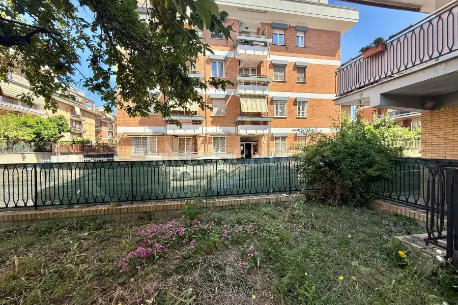 Negozio in vendita di 68 mq a €145.000 (rif. 12/2025)