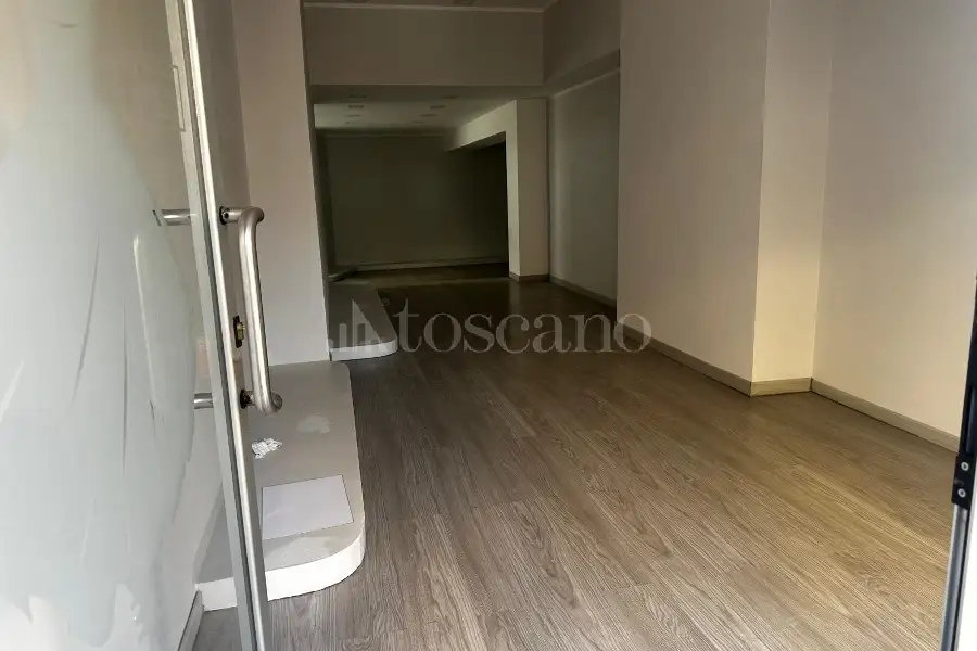 Negozio in affitto di 60 mq a €750 (rif. 74/2026)