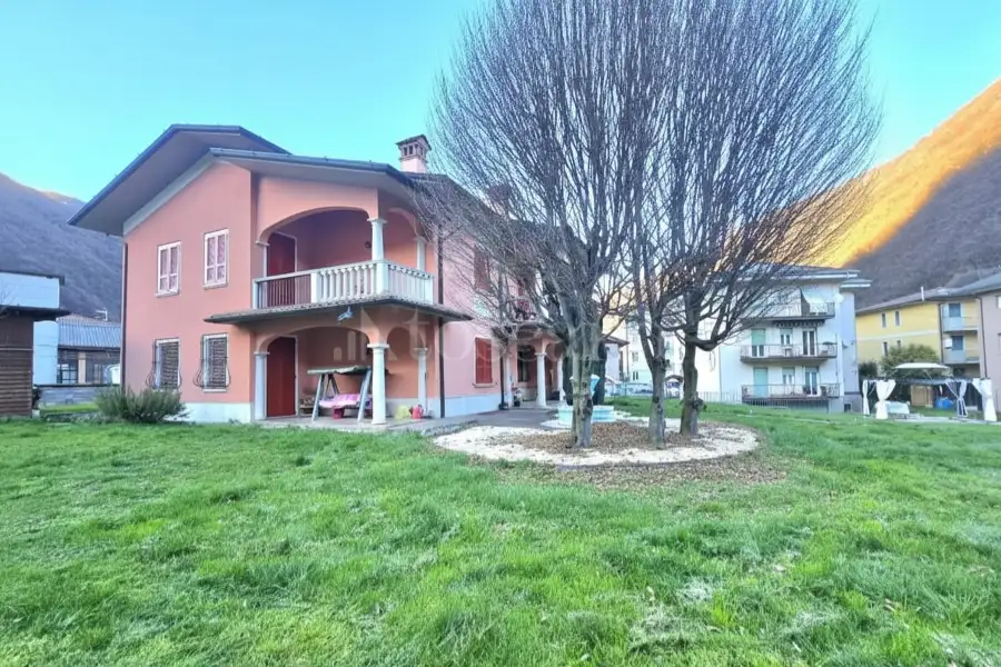 Villa in vendita di 550 mq a €970.000 (rif. 10/2026)