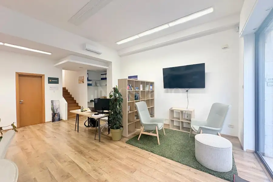 Negozio in vendita di 160 mq a €229.000 (rif. 10/2026)