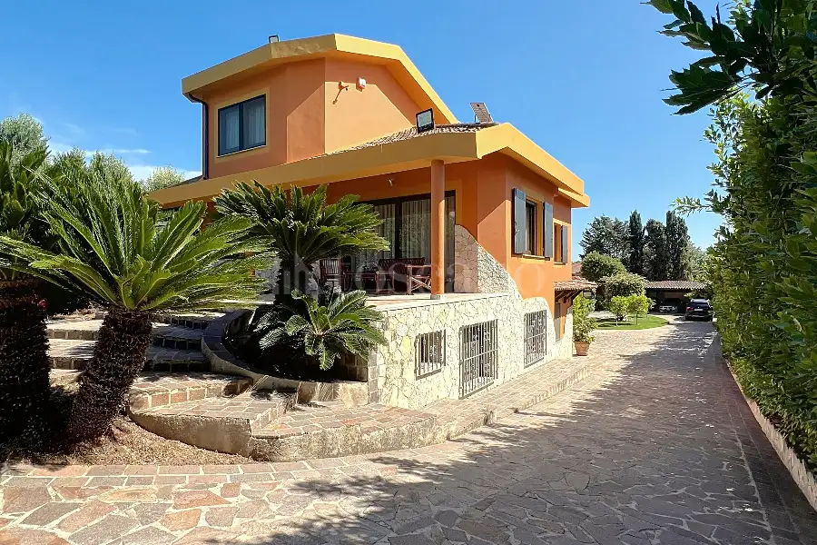 Casa Indipendente in vendita di 330 mq a €590.000 (rif. 82/2025)