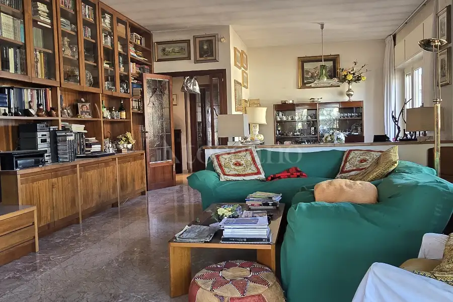 Attico in vendita di 189 mq a €895.000 (rif. 2/2026)