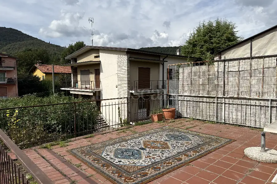 Villa Plurifamiliare in vendita di 180 mq a €235.000 (rif. 45/2025)