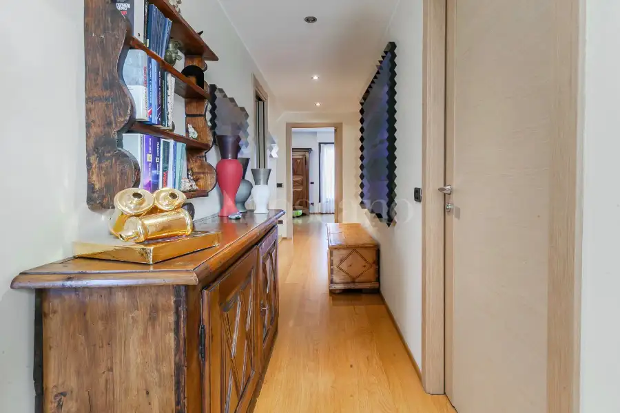 Villa Bifamiliare in vendita di 680 mq a €2.580.000 (rif. 24/2025)