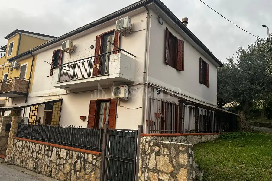 Casa Indipendente in vendita di 250 mq a €250.000 (rif. 92/2026)