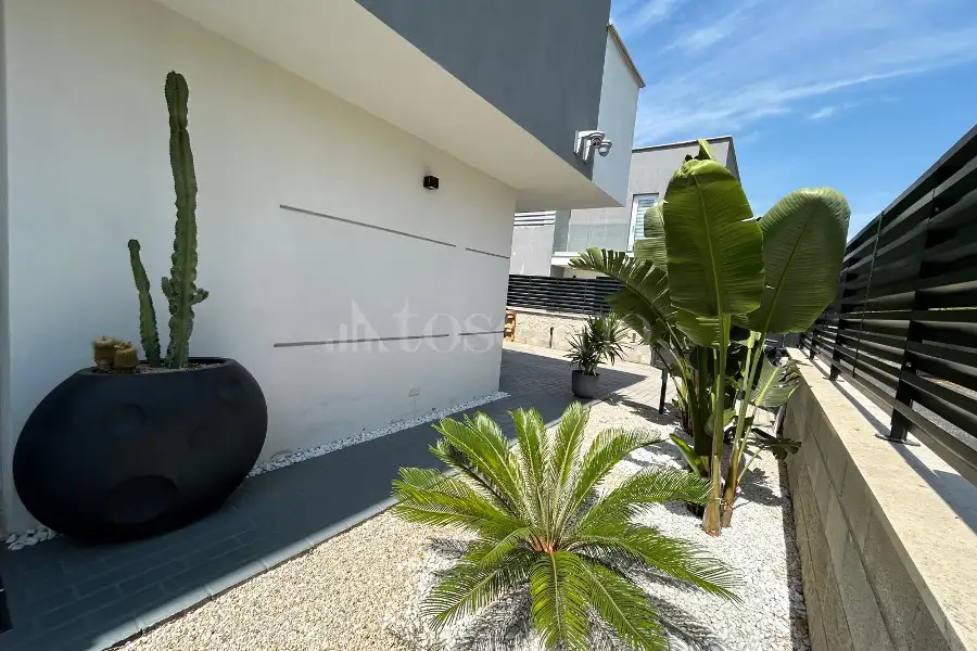 Villa in vendita di 180 mq a €599.000 (rif. 11/2026)