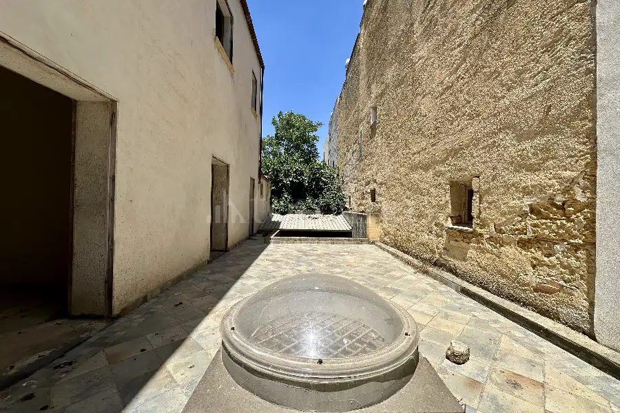 Casale in vendita di 1.300 mq a €1.350.000 (rif. 49/2026)