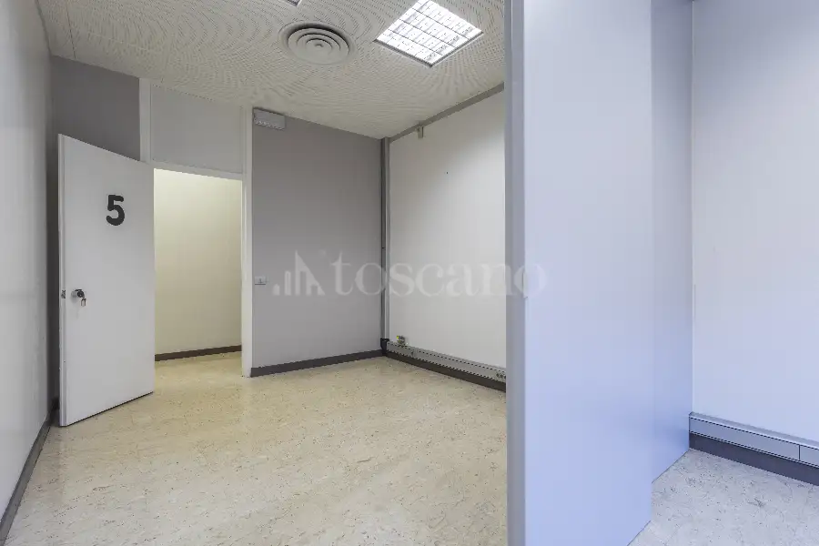 Ufficio in affitto di 255 mq a €6.000 (rif. 138/2025)