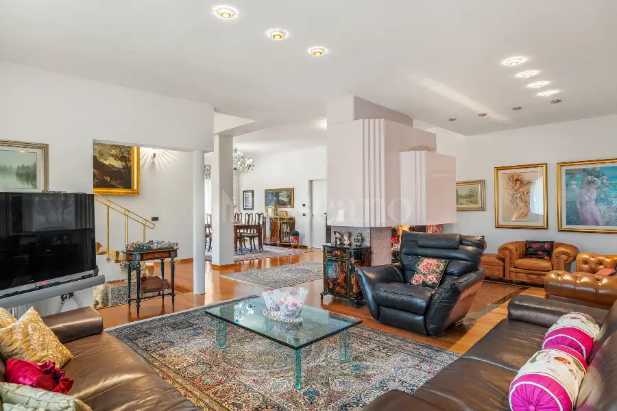 Villa in vendita di 420 mq a €2.700.000 (rif. 31/2025)