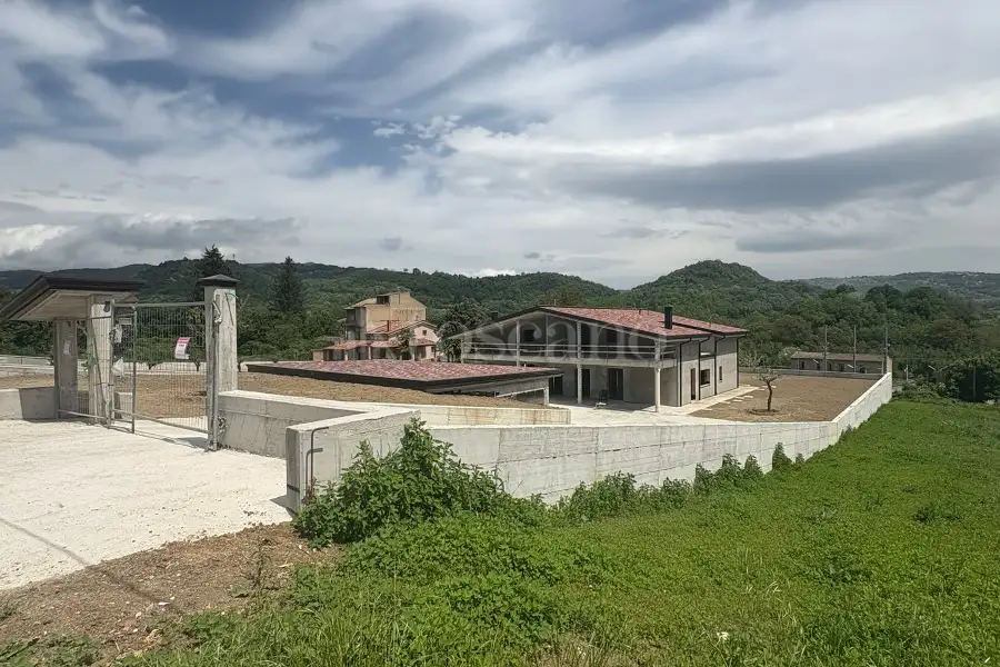 Villa Bifamiliare in vendita di 280 mq a €200.000 (rif. 78/2026)