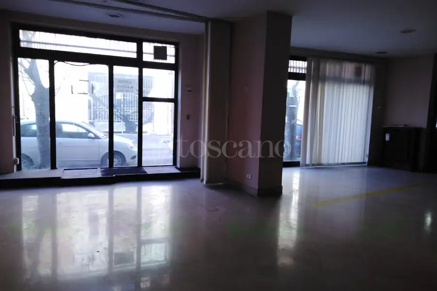 Negozio in affitto di 500 mq a €4.000 (rif. 27/2025)